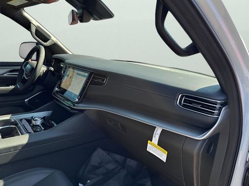 New 2026 Jeep Grand Wagoneer Limited image 14