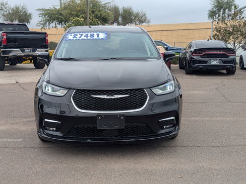 Used 2024 Chrysler Pacifica Select image 8