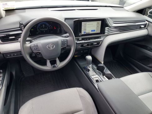 Used 2025 Toyota Camry LE image 12