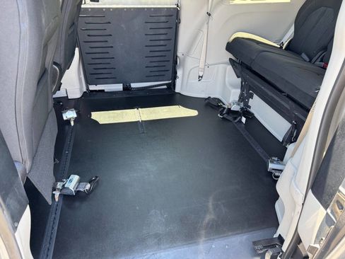 Used 2018 Chrysler Pacifica Touring Plus FWD image 9
