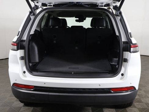 Used 2023 Jeep Grand Cherokee Limited w/ Black Appearance Package image 16