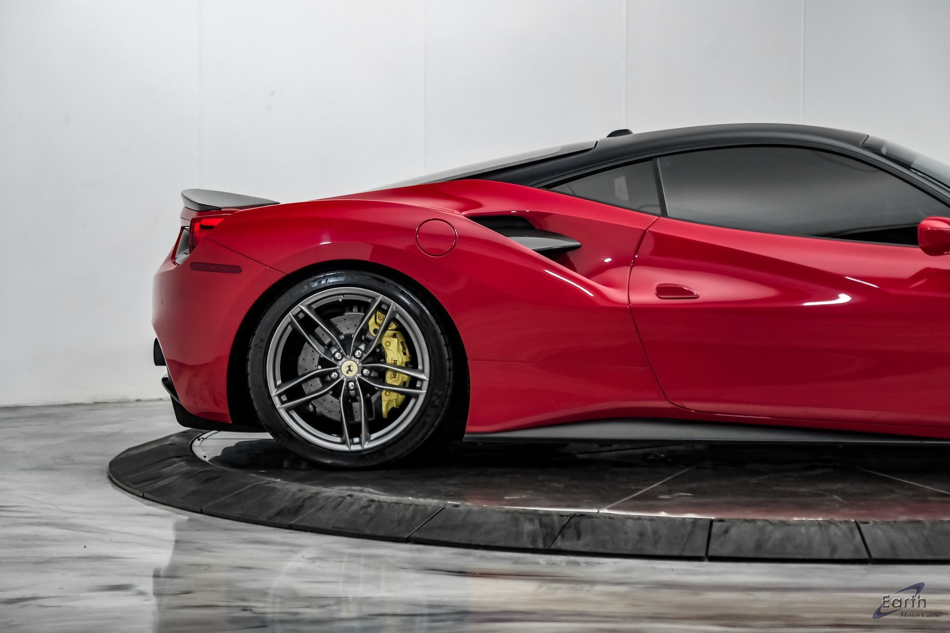 Used 2017 Ferrari 488 GTB RWD image 27