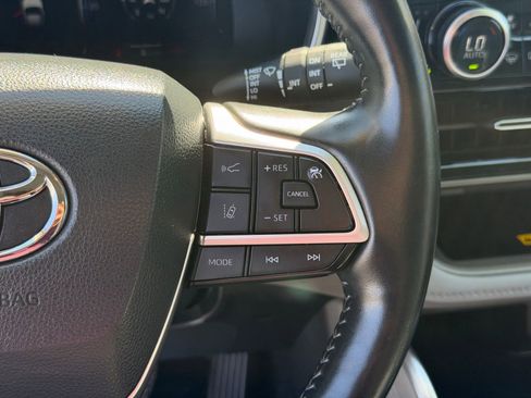 Used 2023 Toyota Highlander Limited AWD/4WD image 19