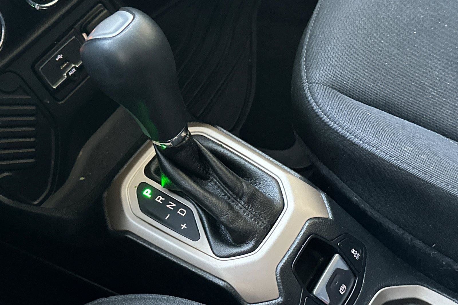 Used 2016 Jeep Renegade Latitude FWD image 21