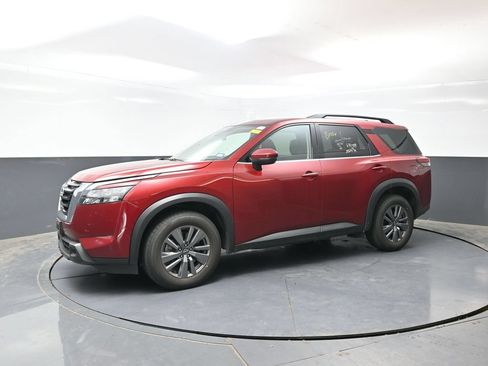 Used 2025 Nissan Pathfinder SV FWD image 10
