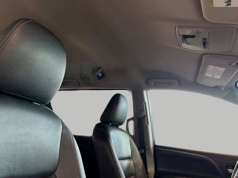Used 2015 Toyota Sienna SE image 20