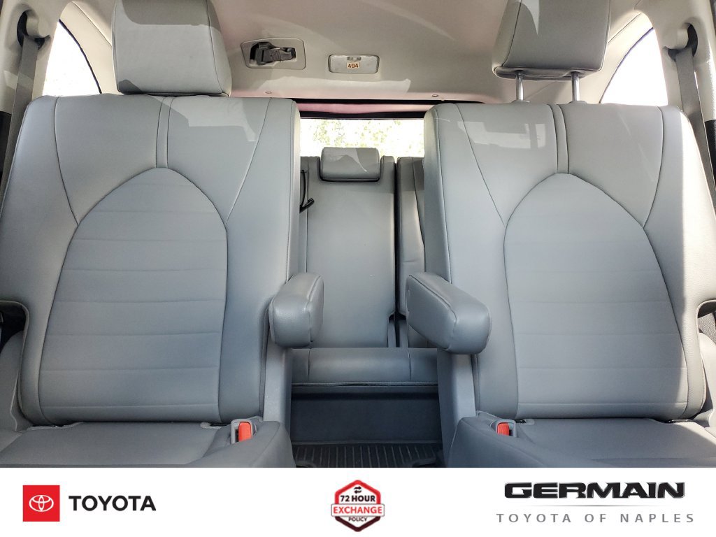 Used 2022 Toyota Highlander XLE AWD/4WD image 32