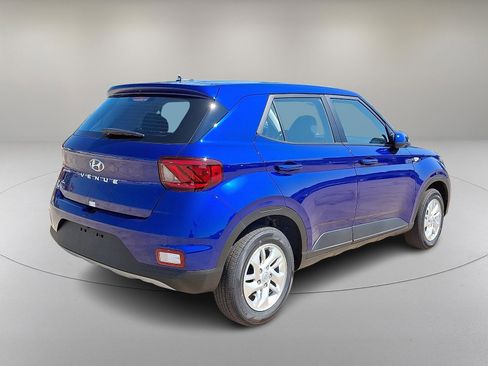 New 2025 Hyundai Venue SE image 7
