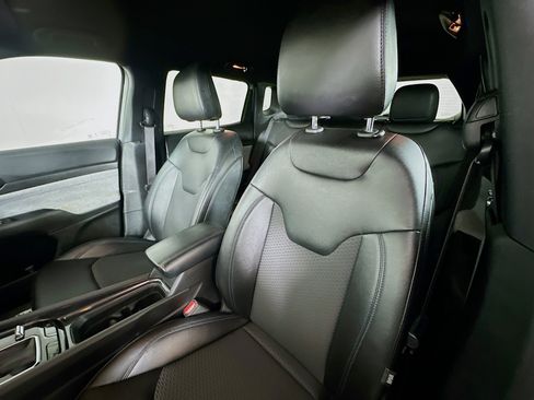 Used 2024 Jeep Compass Latitude image 19