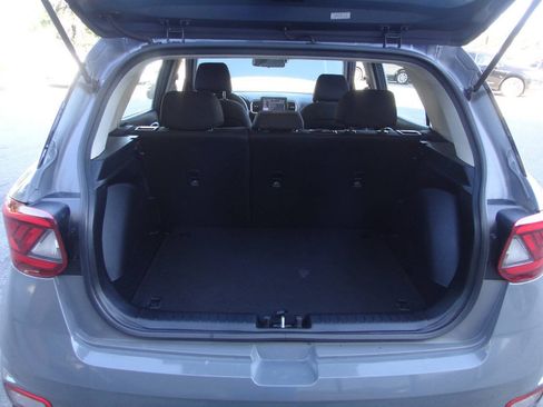 Used 2023 Hyundai Venue SE FWD image 16