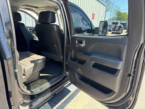 Used 2017 GMC Sierra 2500 Denali w/ Duramax Plus Package AWD/4WD image 10