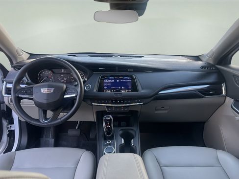 Used 2022 Cadillac XT4 Luxury w/ Cold Weather Package image 11