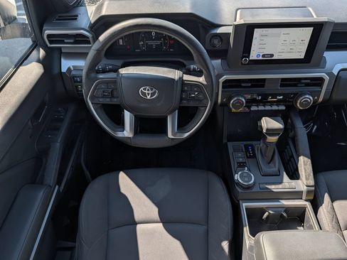 Used 2024 Toyota Tacoma SR5 AWD/4WD image 18