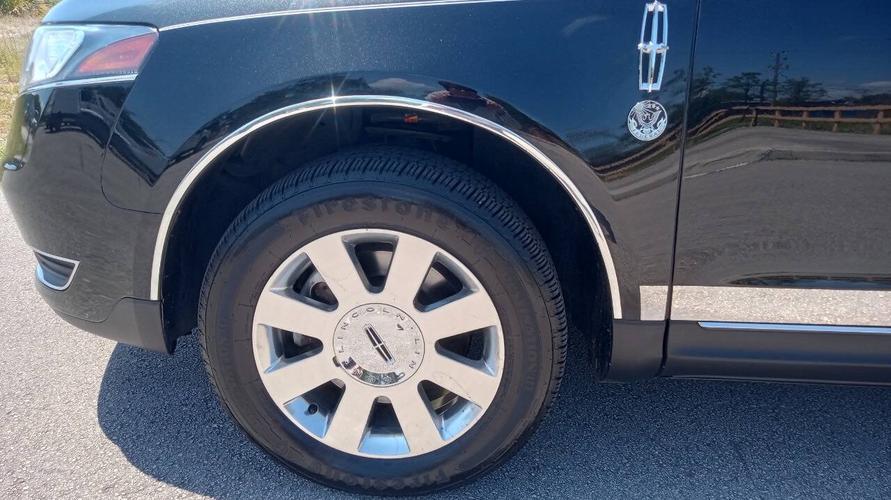Used 2014 Lincoln MKT AWD image 10
