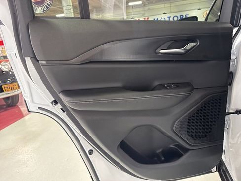 New 2025 Jeep Grand Cherokee Laredo X w/ Luxury Tech Group I image 23