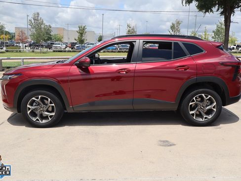 Used 2024 Chevrolet Trax LT w/ LT Convenience Package FWD image 7