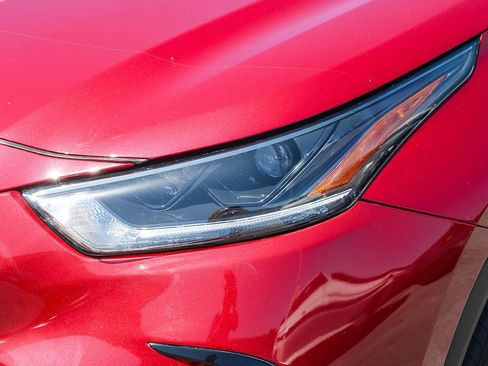 Used 2024 Toyota Highlander XSE FWD image 5