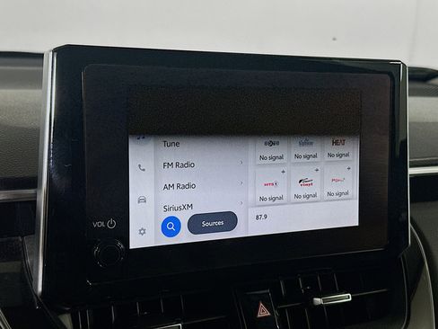 Used 2024 Toyota Corolla Cross XLE image 21