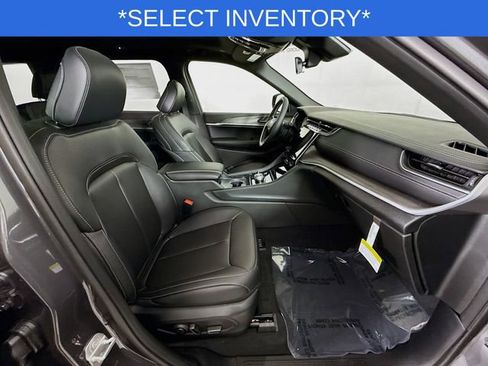 New 2025 Jeep Grand Cherokee L Limited w/ Black Appearance Package image 30