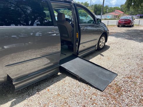 Used 2005 Toyota Sienna LE FWD image 6