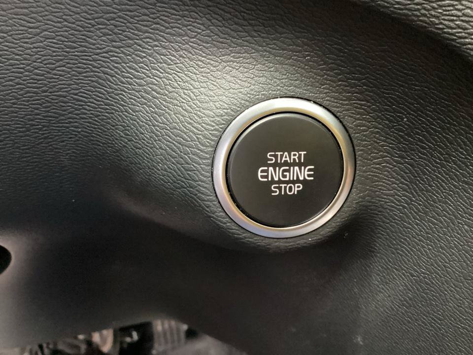 Certified 2024 Volvo XC40 B5 Plus AWD/4WD image 24