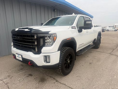 Used 2020 GMC Sierra 2500 AT4 w/ AT4 Premium Package image 2