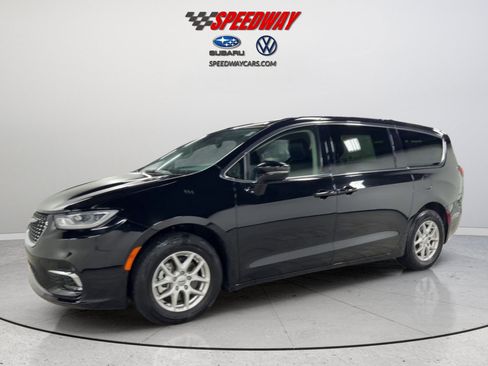 Used 2024 Chrysler Pacifica Touring-L FWD image 11