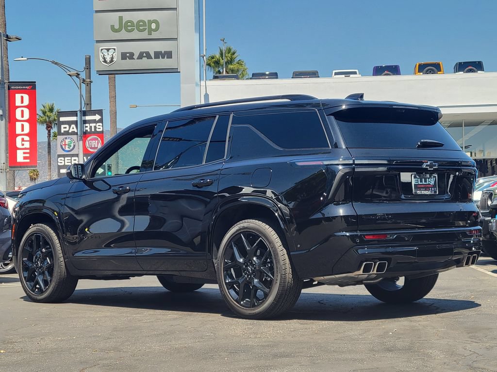 Used 2025 Chevrolet Traverse RS w/ LPO, Floor Liner Package FWD image 2