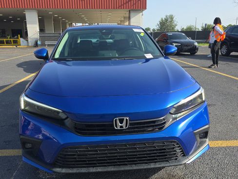 Used 2023 Honda Civic Touring image 3