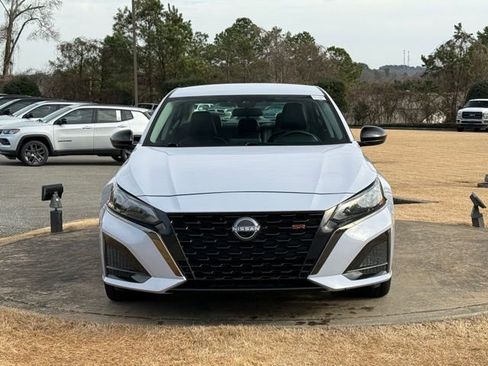 Used 2024 Nissan Altima 2.5 SR image 2