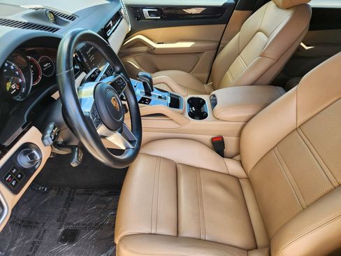 Used 2019 Porsche Cayenne E-Hybrid AWD/4WD image 4