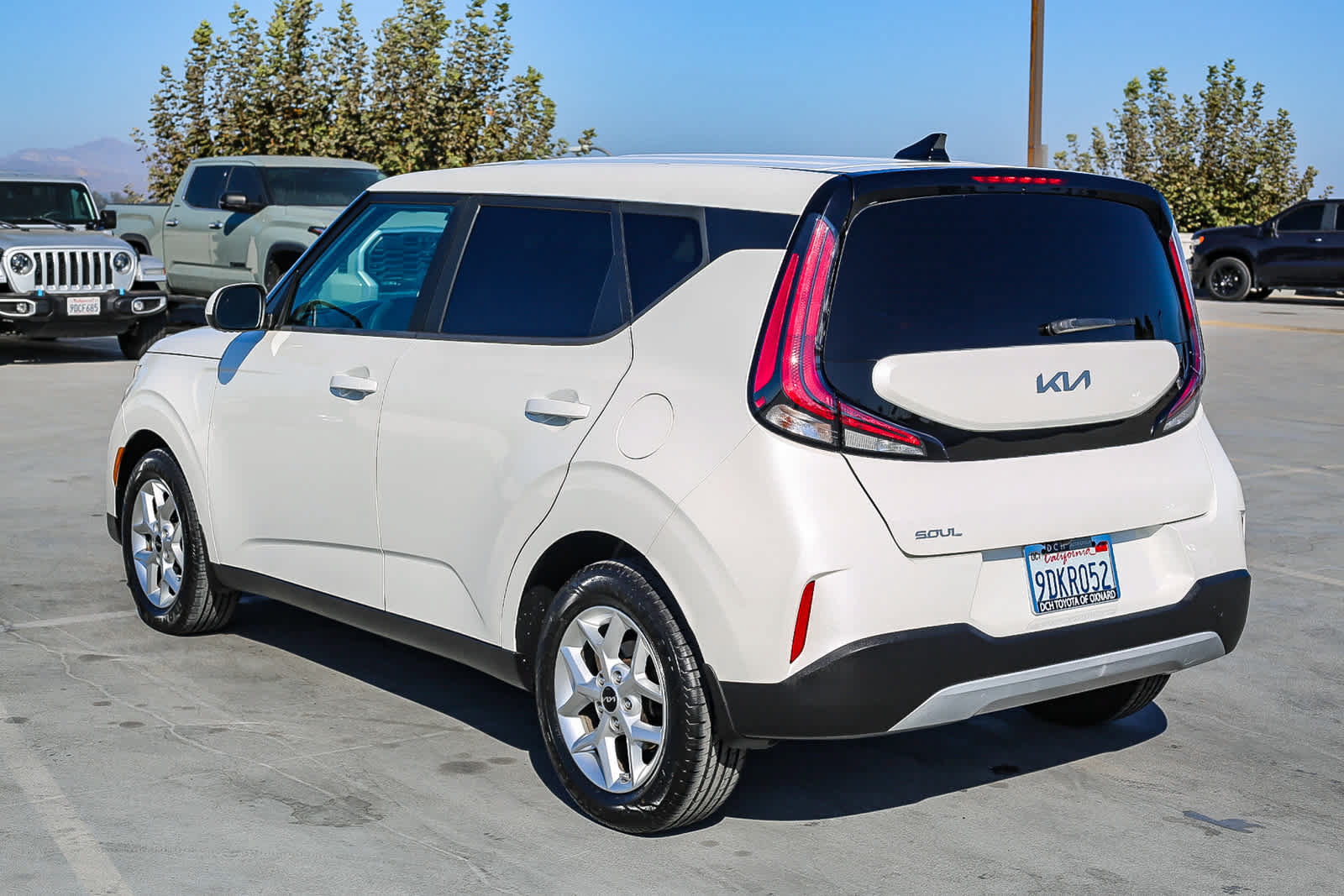 Used 2023 Kia Soul LX w/ LX Technology Package FWD image 7