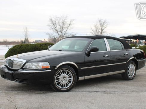 Used 2006 Lincoln Town Car Designer Series image 29