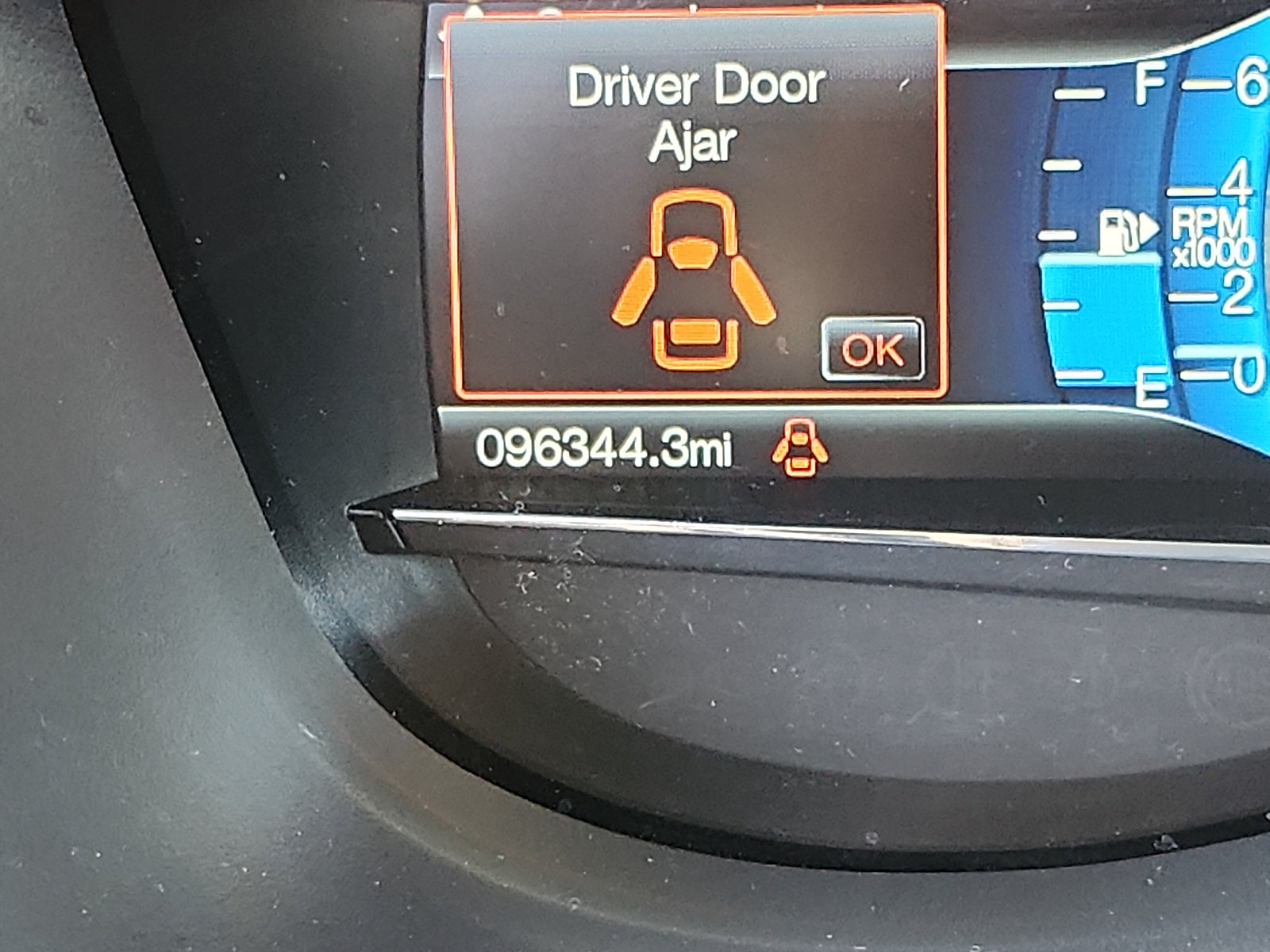 Used 2017 Ford Explorer XLT w/ Equipment Group 202A AWD/4WD image 21
