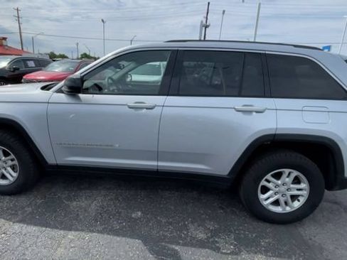 Used 2023 Jeep Grand Cherokee Laredo w/ Luxury Tech Group I AWD/4WD image 7