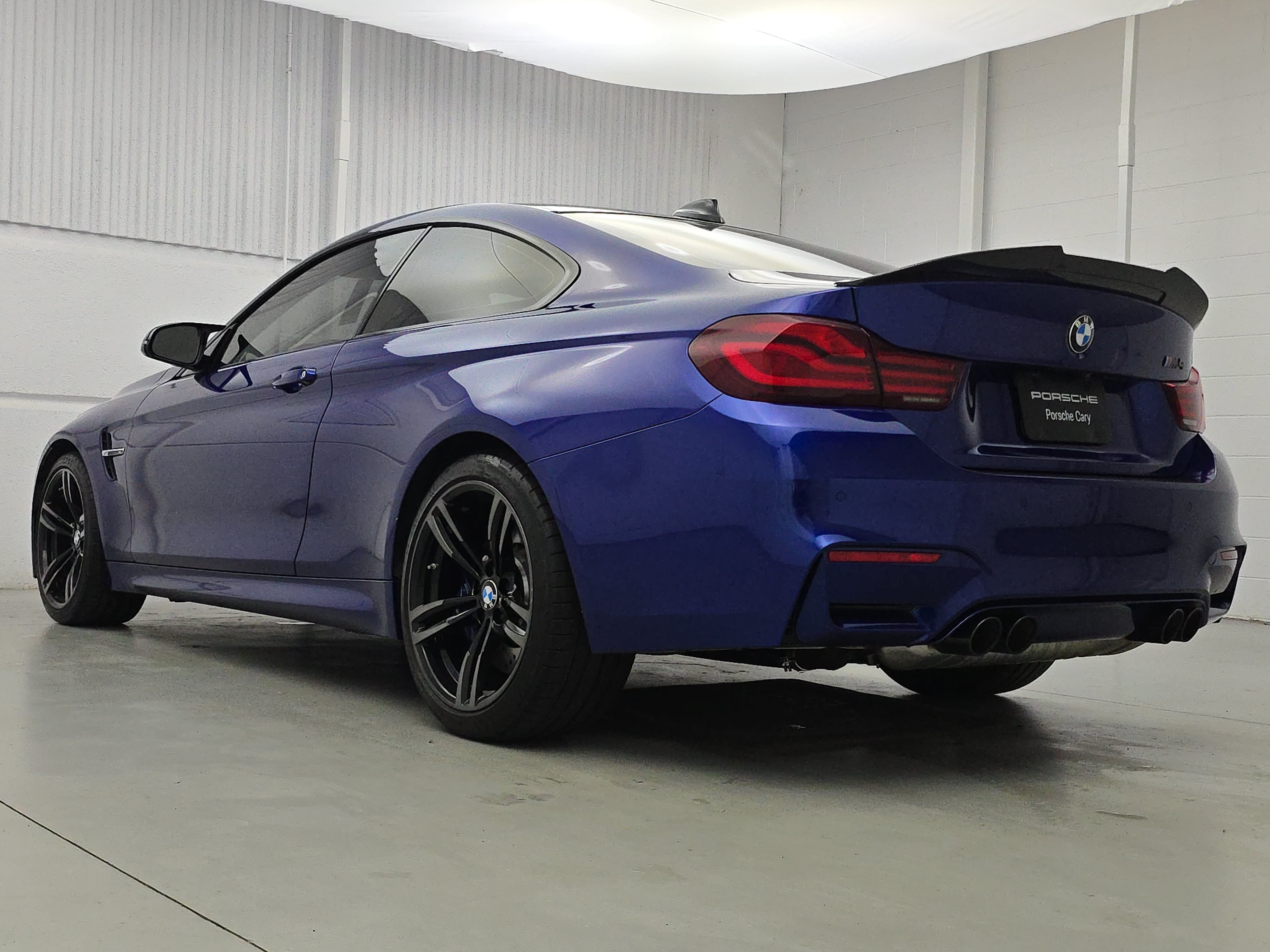 Used 2020 BMW M4 Coupe RWD image 3