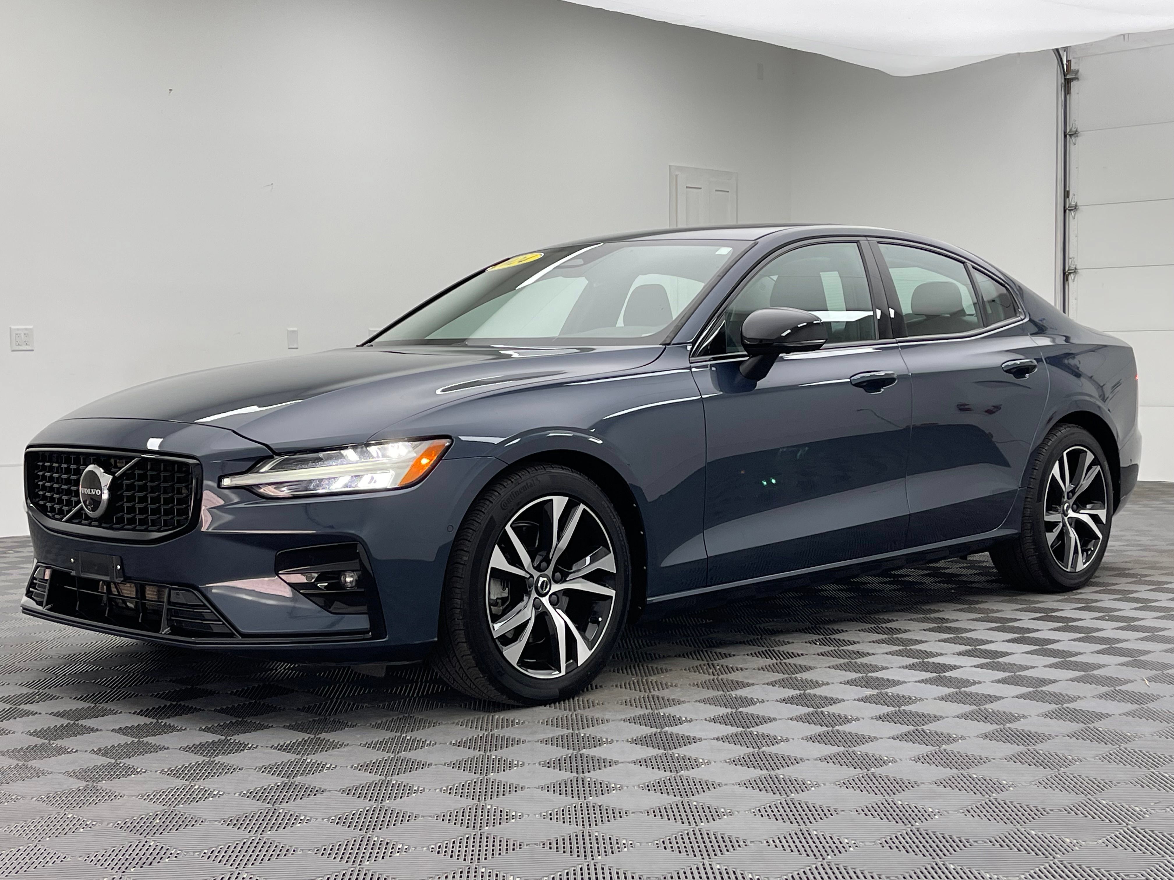 Used 2024 Volvo S60 B5 Plus AWD/4WD image 2
