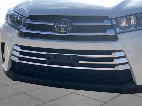 Used 2019 Toyota Highlander Limited AWD/4WD image 30