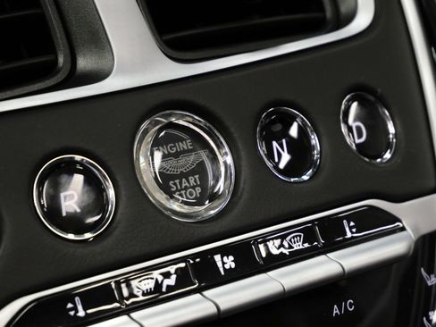 Used 2019 Aston Martin DB11 Volante image 30