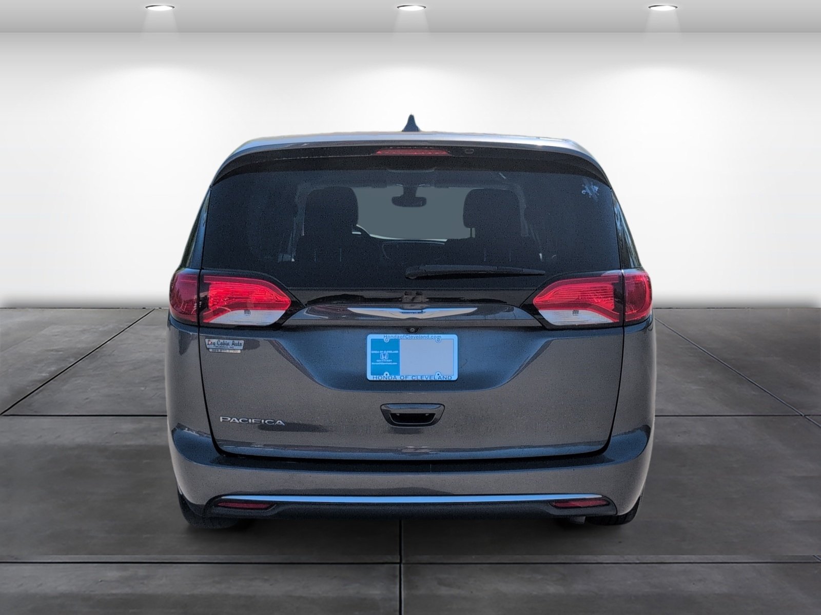 Used 2017 Chrysler Pacifica Touring Plus w/ Tire & Wheel Group FWD image 7