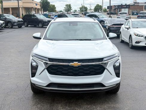 Used 2025 Chevrolet Trax LT w/ Driver Confidence Package FWD image 4