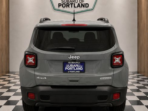Used 2018 Jeep Renegade Latitude AWD/4WD image 4