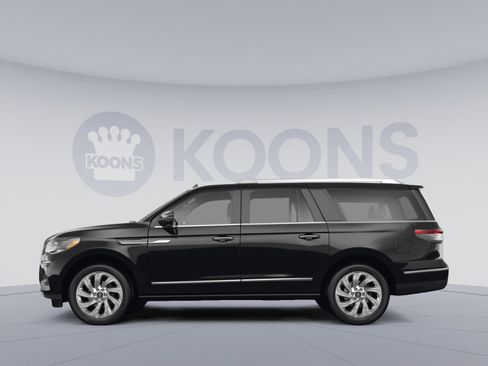Used 2022 Lincoln Navigator L Reserve AWD/4WD image 2