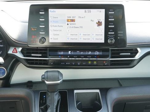 Used 2023 Toyota Sienna XSE FWD image 13