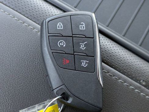 Used 2023 GMC Yukon XL SLT image 34