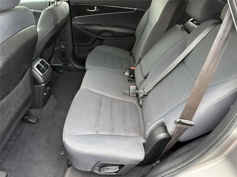 Used 2016 Kia Sorento LX w/ LX Convenience Package image 20
