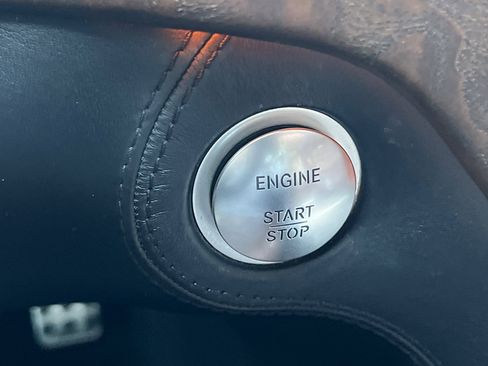 Used 2016 Mercedes-Benz GL 63 AMG 4MATIC image 23