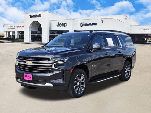 Used 2022 Chevrolet Suburban LT w/ Luxury Package image 3