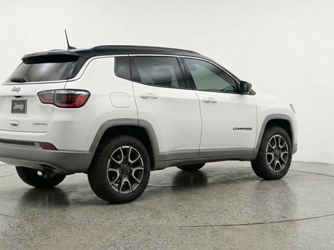 Used 2025 Jeep Compass Trailhawk AWD/4WD image 9
