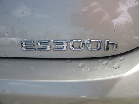 Used 2025 Lexus ES 300h w/ Luxury Package FWD image 8